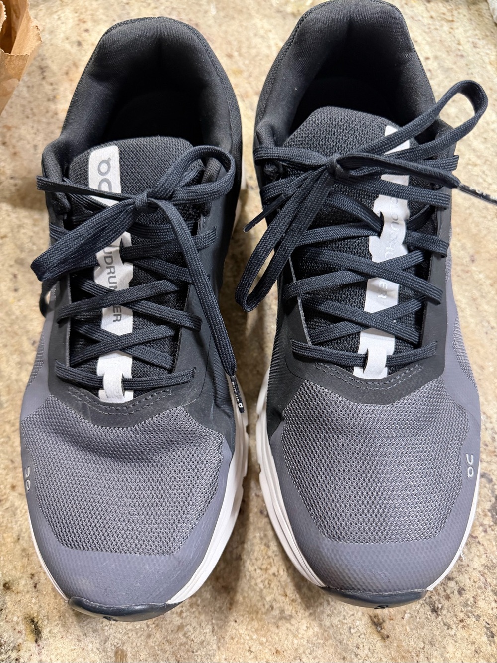 On Running Men's Athletic Runners - Gray & Black